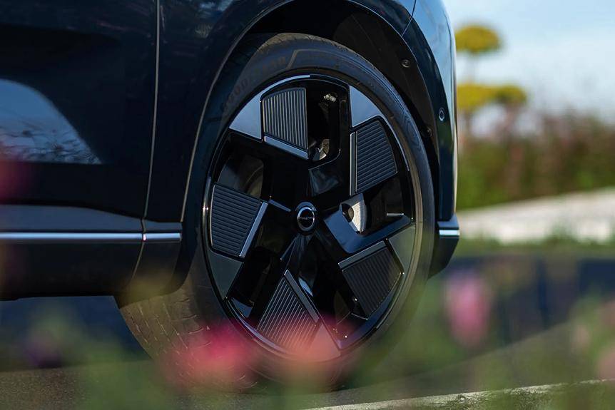 沃爾沃 XC70:斯堪的納維亞設(shè)計的自然表達