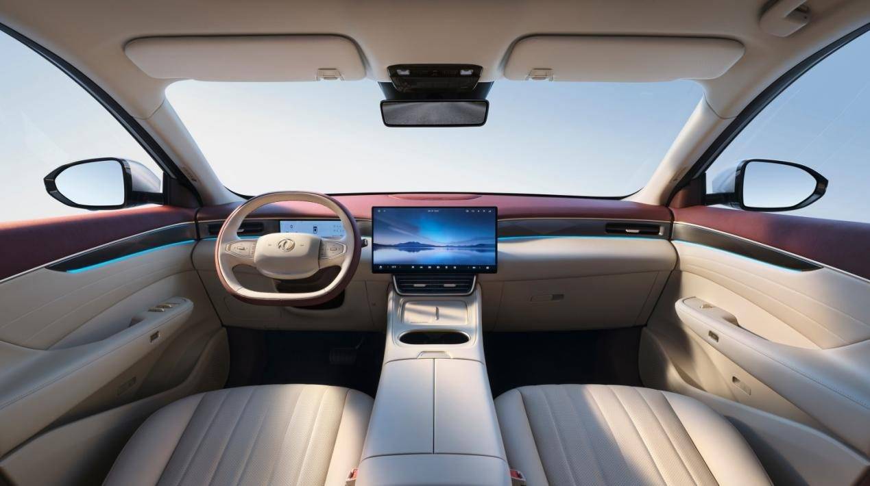 空間/配置越級,性能兼顧節能,東風風神L8成都車展上市