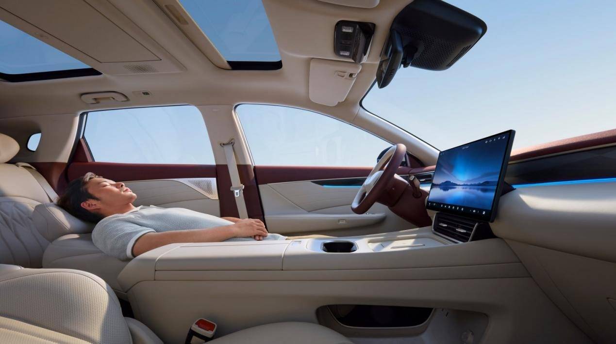 空間/配置越級,性能兼顧節能,東風風神L8成都車展上市