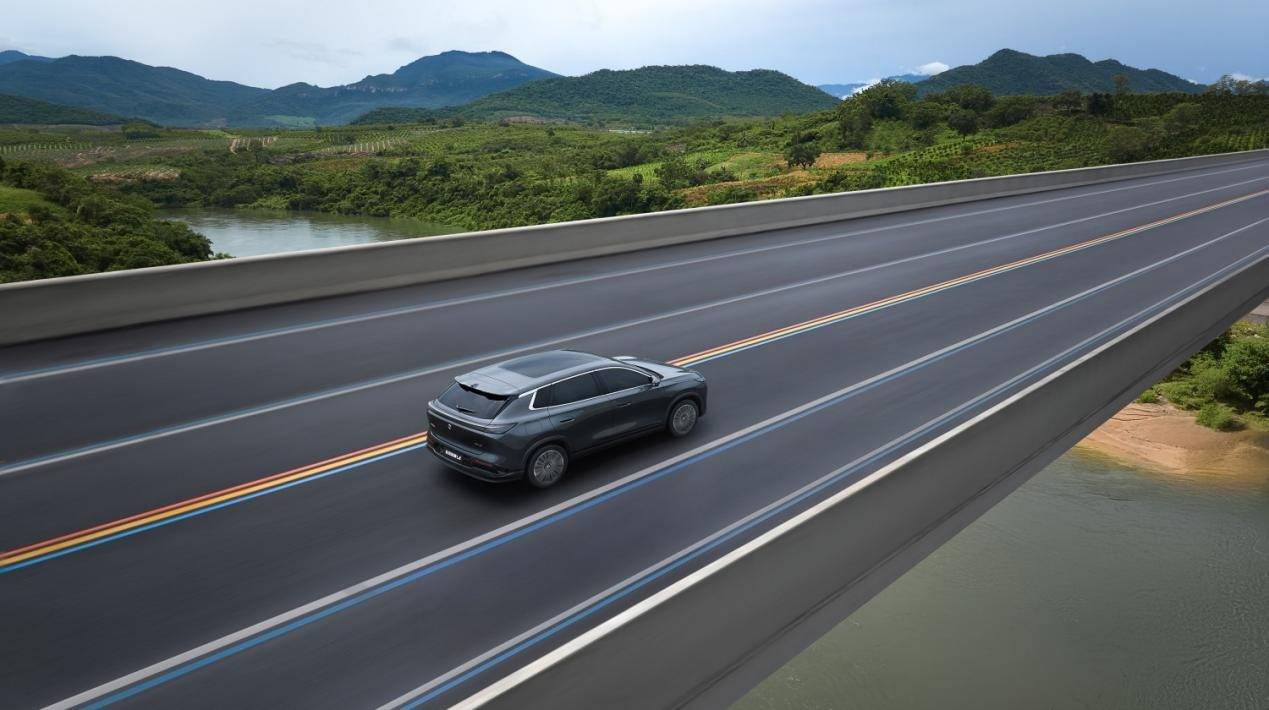 空間/配置越級,性能兼顧節能,東風風神L8成都車展上市