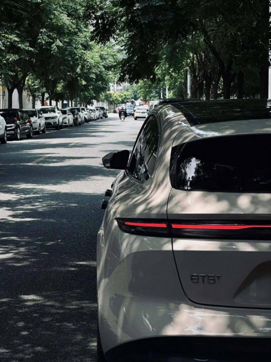 從智能化、電動(dòng)化席卷汽車行業(yè)的那一刻起,智能輔助駕駛就成為一把最鋒利的匕首,刺向傳統(tǒng)車企的最深處