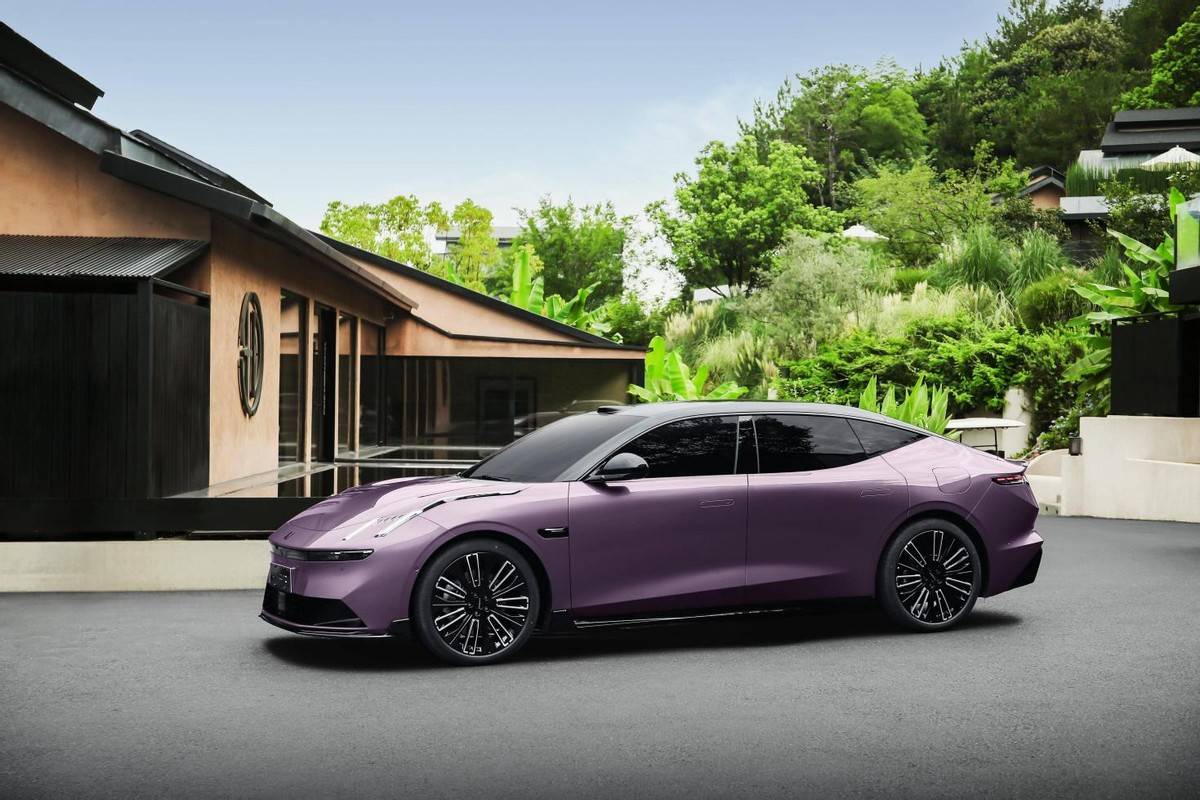 “給你點顏色看看”,16萬級智能電混四驅轎車來攪局了