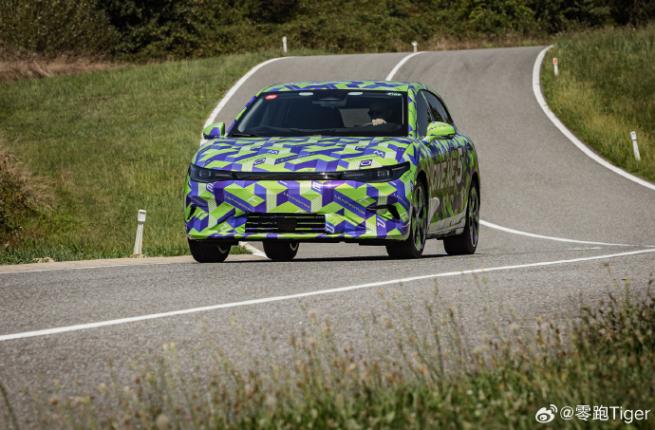 零跑Lafa5官方偽裝照公布，將于慕尼黑車展首發亮相