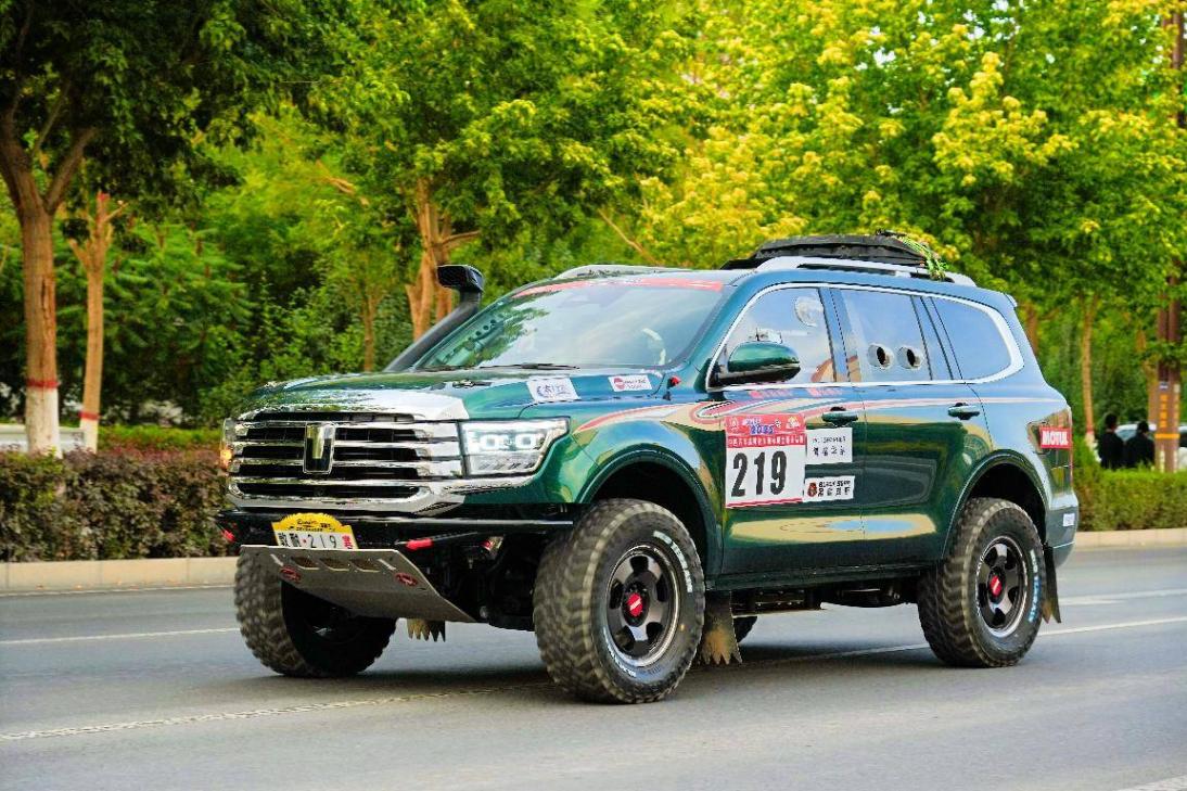 2025敦耐賽開啟,魏建軍親駕哈弗H9柴油版率隊出征T2組