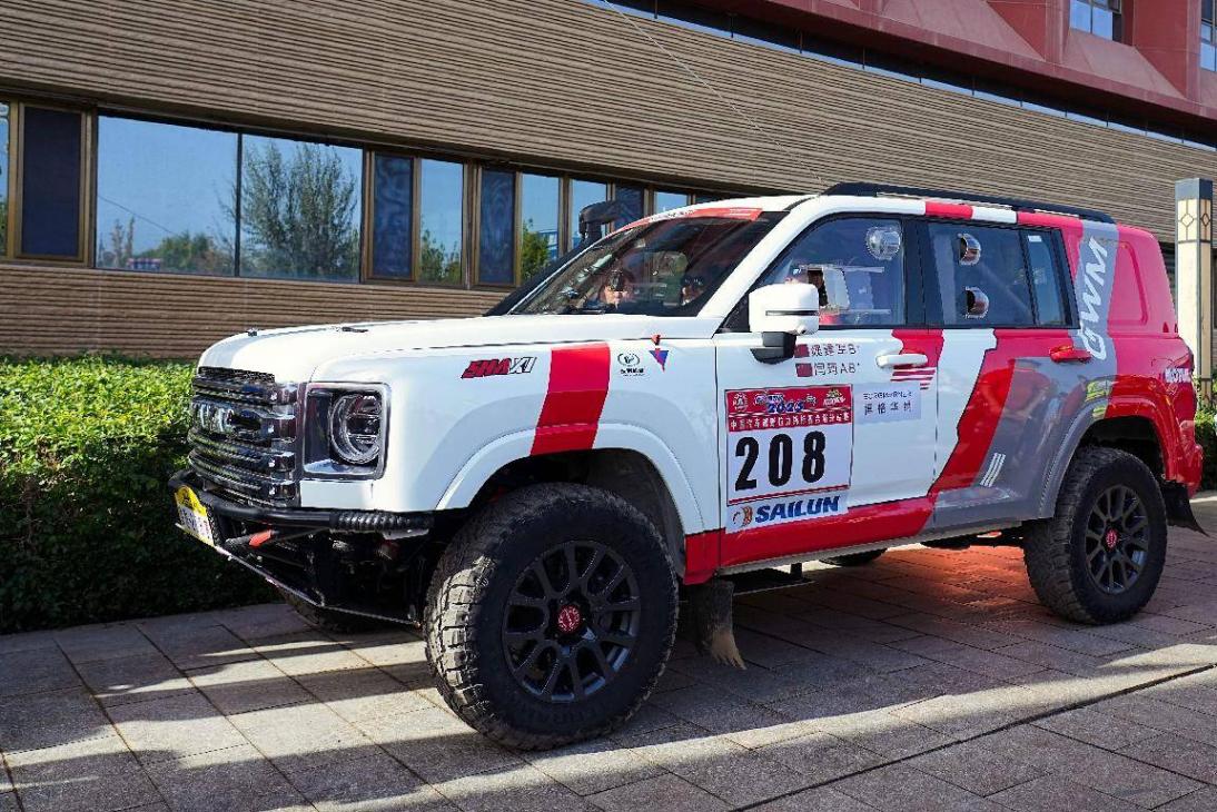 2025敦耐賽開啟,魏建軍親駕哈弗H9柴油版率隊出征T2組