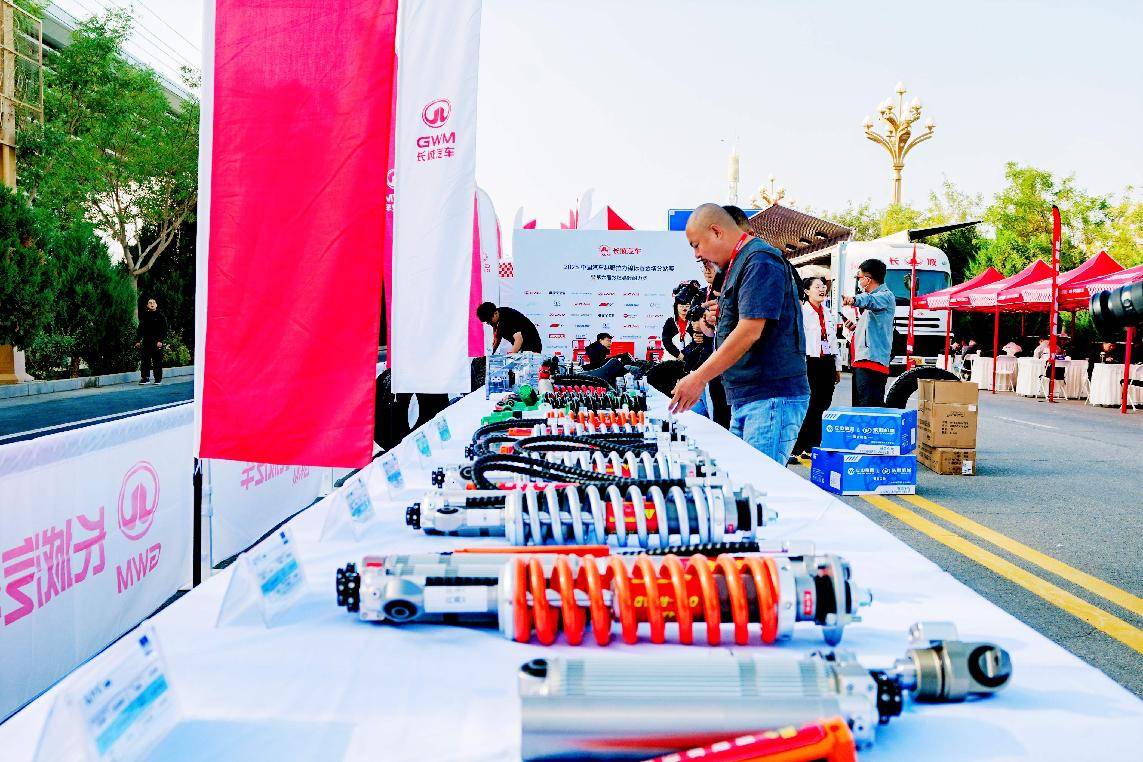 2025敦耐賽開啟,魏建軍親駕哈弗H9柴油版率隊出征T2組