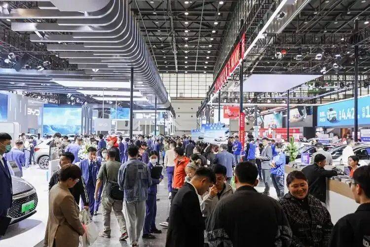 車企的訂單海報已經假到讓人生理性不適了