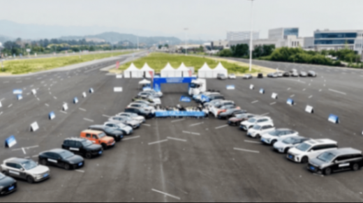 2025智能網(wǎng)聯(lián)新能源汽車大賽暨全國(guó)智能駕駛測(cè)試賽(重慶站)舉辦