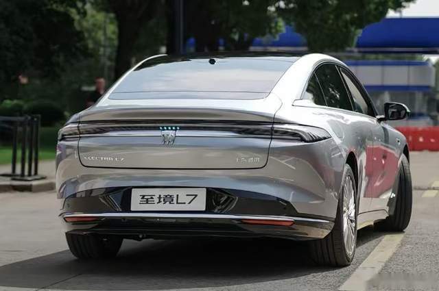別克至境L7首秀 增程動力設計 瞄準中大型車市場 綜合續航1420公里