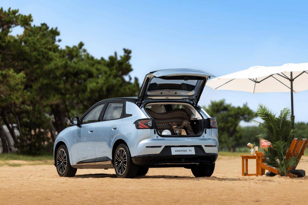 6.28萬(wàn)起正式上市,“超值精品”極狐T1開創(chuàng)長(zhǎng)軸距小車新格局