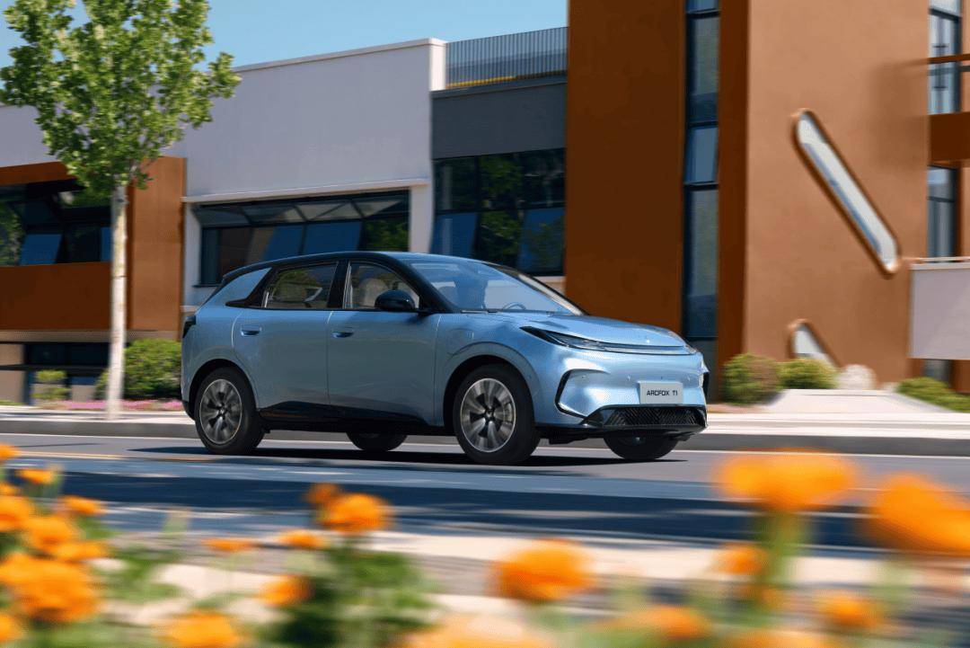 6.28萬(wàn)起正式上市,“超值精品”極狐T1開創(chuàng)長(zhǎng)軸距小車新格局