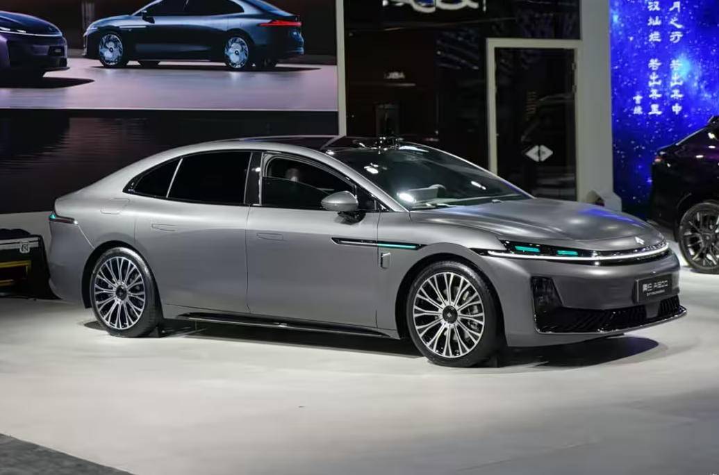 想買中大型車的注意!昊鉑A800要來了,配乾崑智駕、鴻蒙座艙