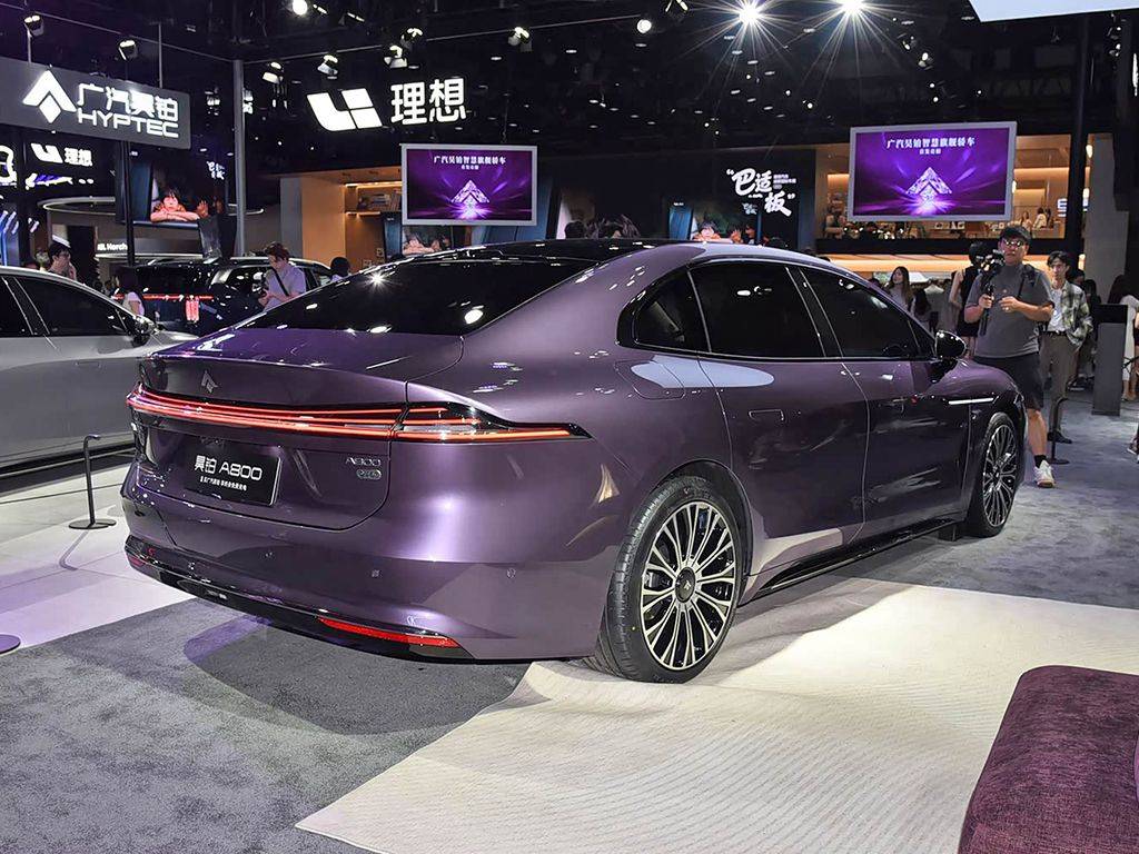 想買中大型車的注意!昊鉑A800要來了,配乾崑智駕、鴻蒙座艙
