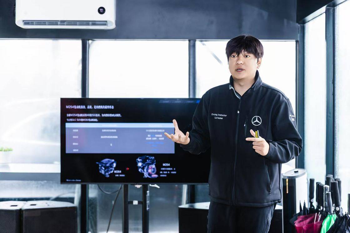 2025梅賽德斯-奔馳長(zhǎng)軸距GLC SUV 城市越野試駕之旅