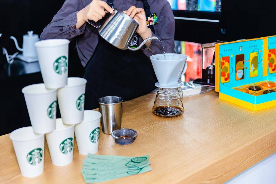 2025梅賽德斯-奔馳長(zhǎng)軸距GLC SUV 城市越野試駕之旅