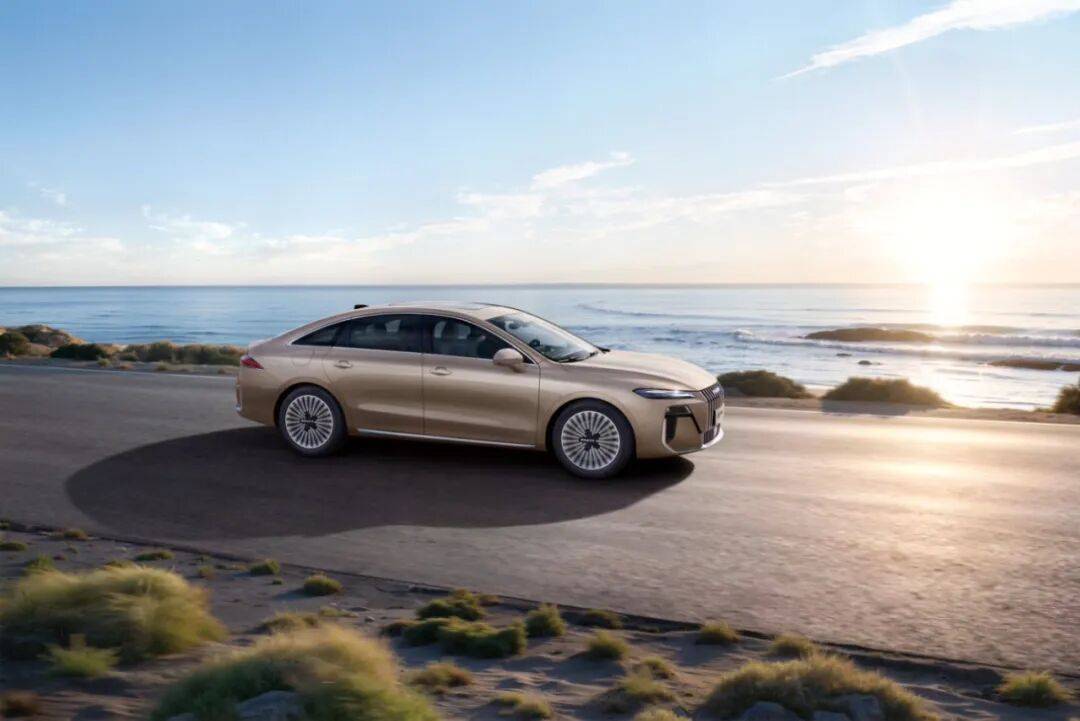 榮威M7 DMH,讓混動家轎從“將就”變成“講究”