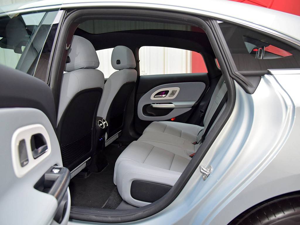 奔馳還是不懂國(guó)人!全新純電CLA預(yù)售要賣(mài)25.9萬(wàn)起,誰(shuí)會(huì)買(mǎi)?