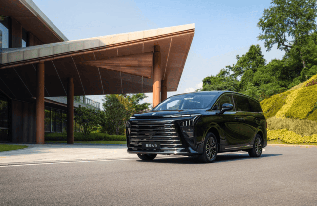 霸榜三大平臺MPV口碑首位!2025MPV大黑馬,星海V9火了!