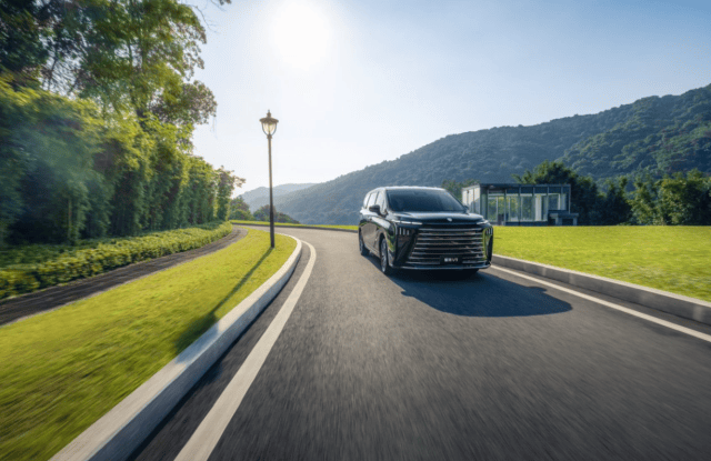 霸榜三大平臺MPV口碑首位!2025MPV大黑馬,星海V9火了!