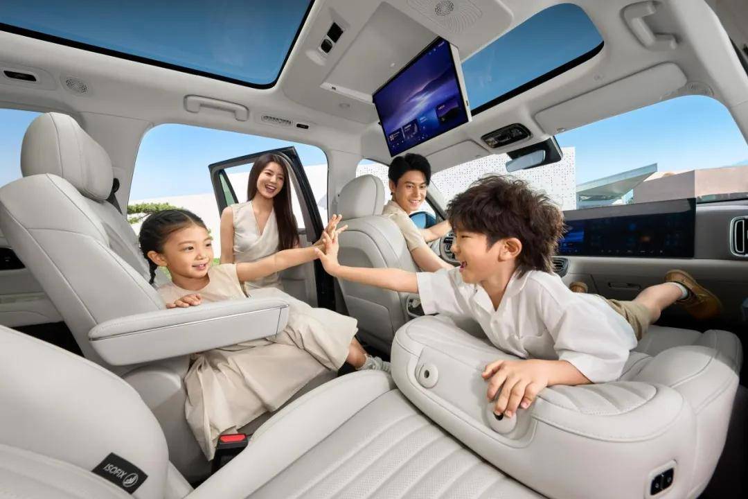 從漢蘭達到理想都是偏科主,吉利銀河M9是全科生