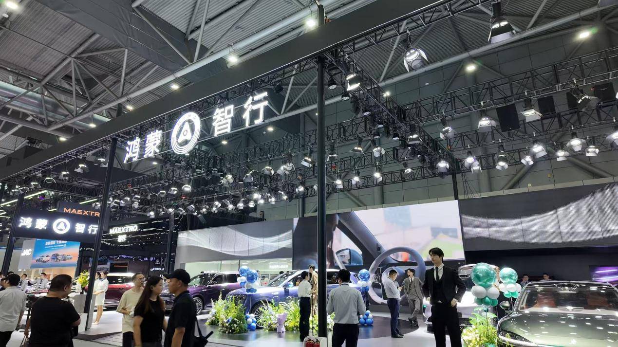 直擊鴻蒙智行展臺:見證問界M7與享界S9T的溫情交付時刻