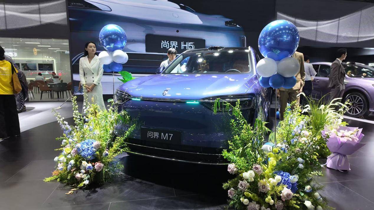 直擊鴻蒙智行展臺:見證問界M7與享界S9T的溫情交付時刻