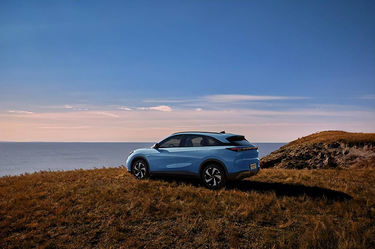 技術(shù)平權(quán)下的“價(jià)值革命”:極狐阿爾法T5 12.38萬(wàn)起預(yù)售