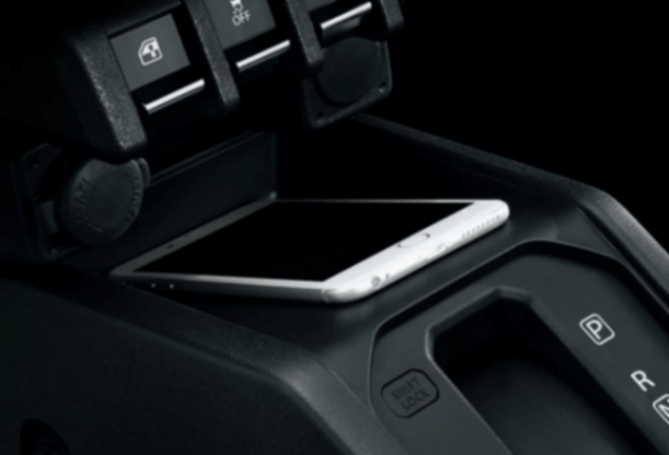 那么,話說回來,哪些新車更值得消費(fèi)者關(guān)注?在10萬(wàn)級(jí)燃油SUV市場(chǎng)中,有兩款車型值得關(guān)注,一款是剛剛上市的新款長(zhǎng)安CS75 PRO,一款是吉利博越。接下來,我們看看這兩款車型都有啥特點(diǎn),對(duì)于家庭用戶來說,選誰(shuí)更劃算?