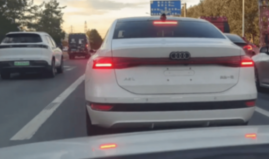 全新國產奧迪A6L無偽實車亮相!網友:尺寸確實很優秀