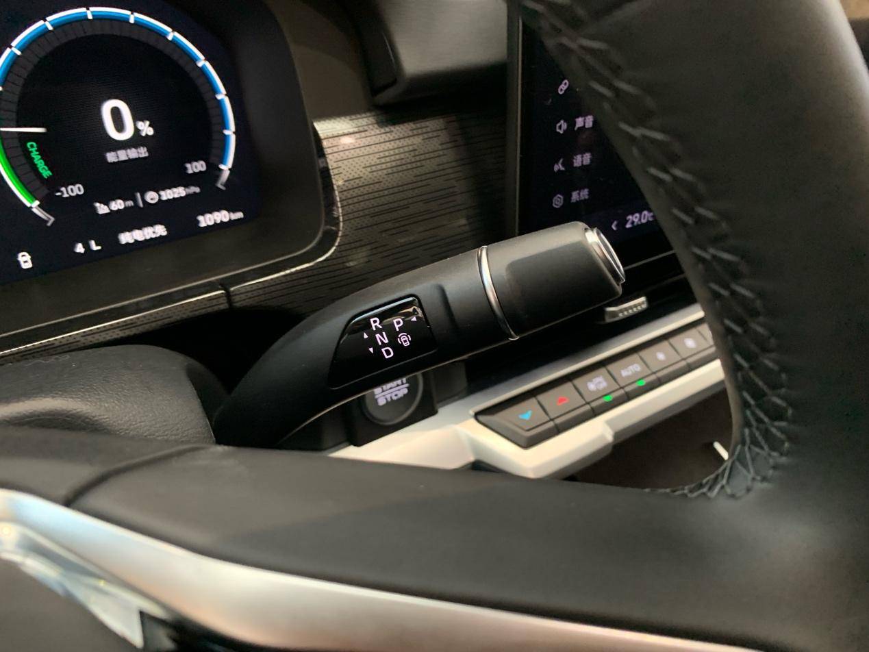 全新坦克400預(yù)售價(jià)30.98萬(wàn)元起,Hi4-Z/智駕/冰箱/彩電都齊了