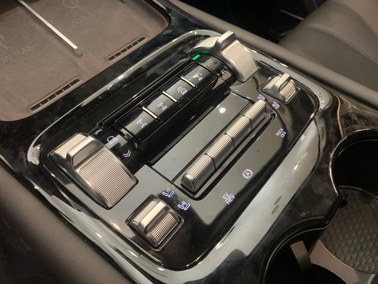 全新坦克400預(yù)售價(jià)30.98萬(wàn)元起,Hi4-Z/智駕/冰箱/彩電都齊了