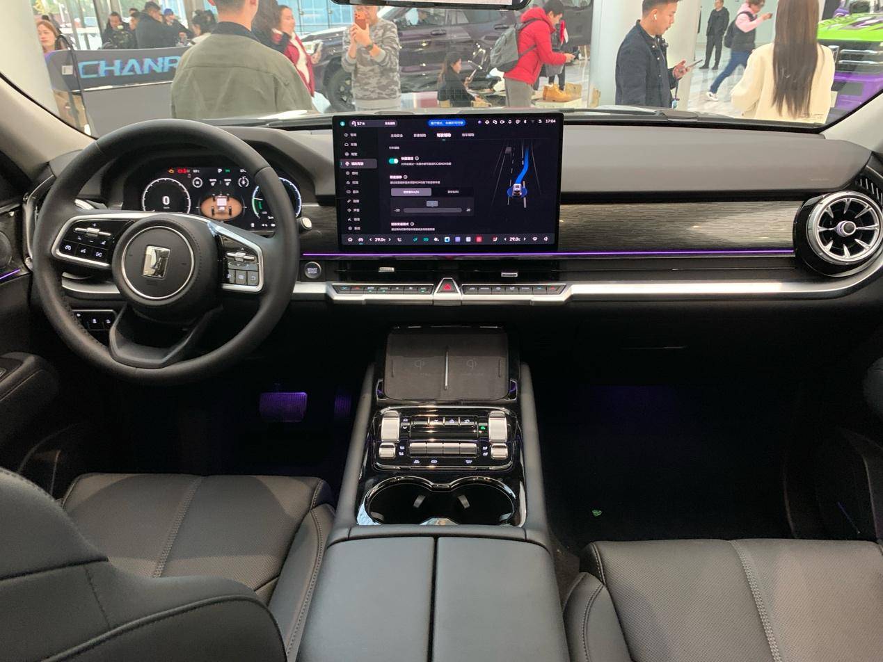 全新坦克400預(yù)售價(jià)30.98萬(wàn)元起,Hi4-Z/智駕/冰箱/彩電都齊了