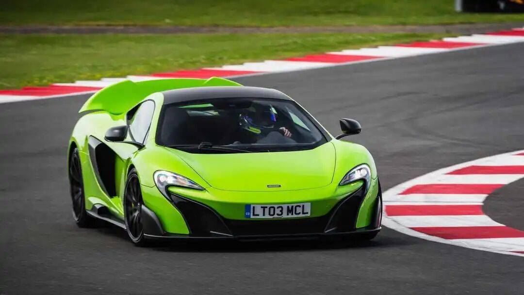 LT系列問世十周年,“長尾”就是邁凱倫的絕對圖騰