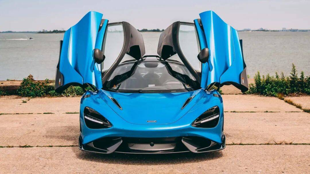 LT系列問世十周年,“長尾”就是邁凱倫的絕對圖騰