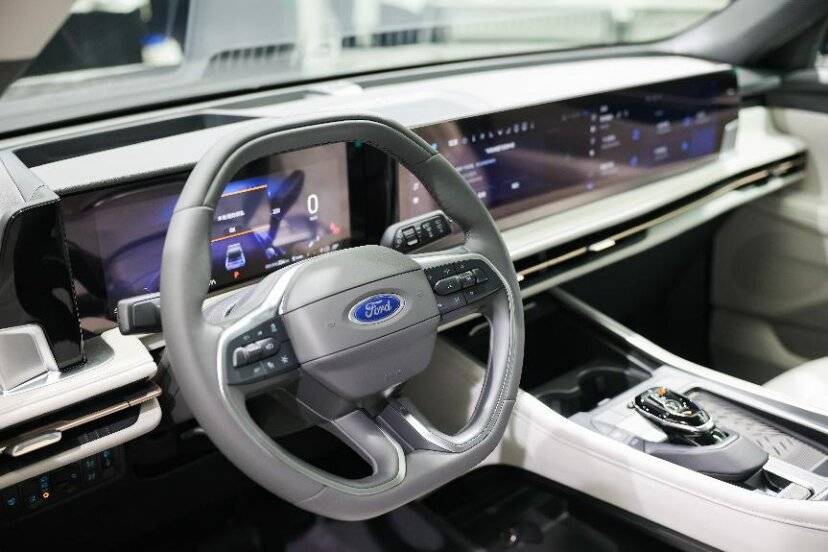 錨定大家庭出行需求,2026款銳界L樹合資大七座SUV價值標桿