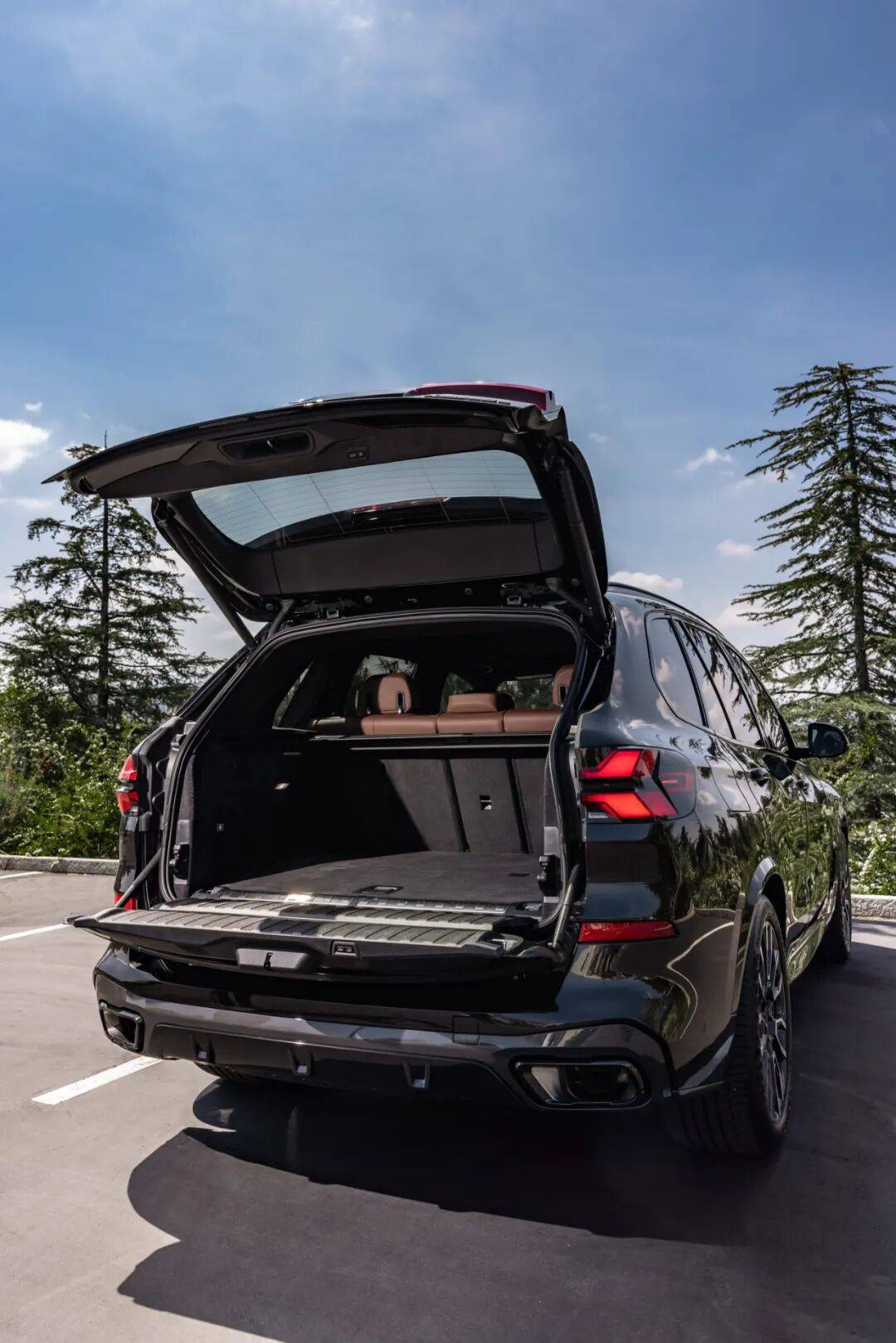 再見(jiàn)“天地門”?下一代寶馬X5或?qū)⒎艞壏煮w式尾門