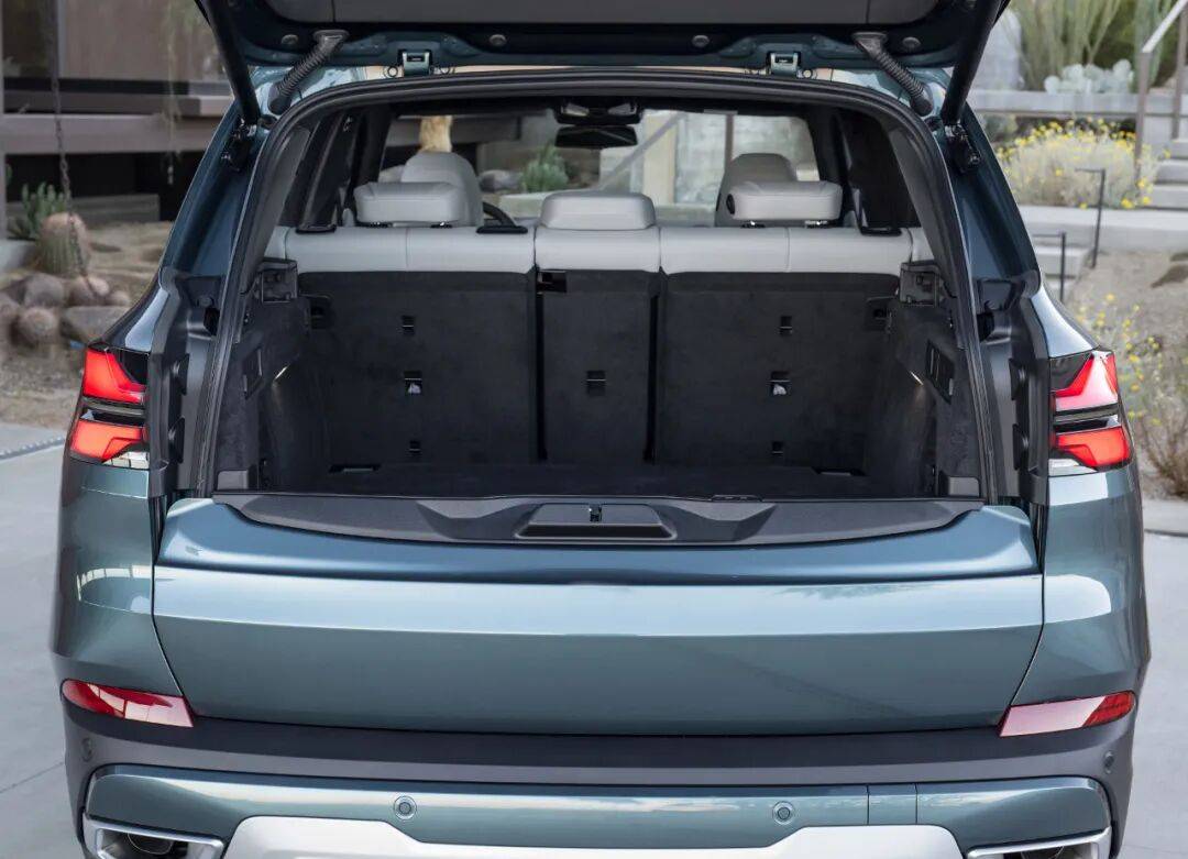 再見(jiàn)“天地門”?下一代寶馬X5或?qū)⒎艞壏煮w式尾門