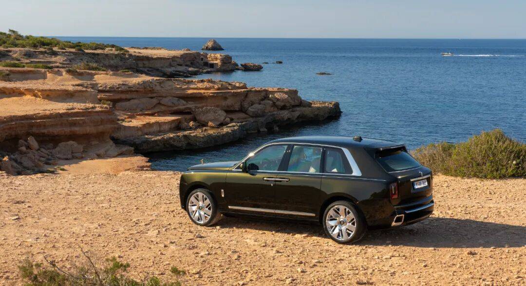 再見(jiàn)“天地門”?下一代寶馬X5或?qū)⒎艞壏煮w式尾門