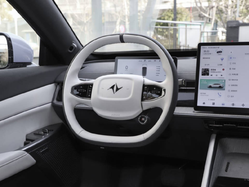 比肩奔馳CLA!2025款eπ007登陸新加坡,全球汽車市場的中國震撼