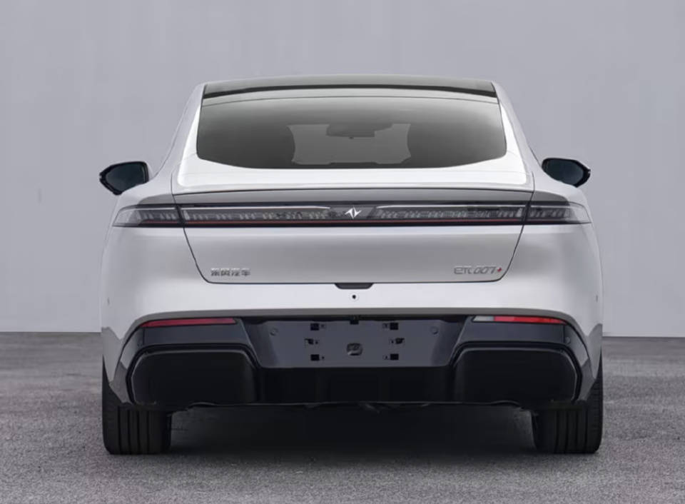 比肩奔馳CLA!2025款eπ007登陸新加坡,全球汽車市場的中國震撼