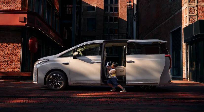 魏牌高山7 MPV新物種 30萬(wàn)元以內(nèi)最能打的MPV