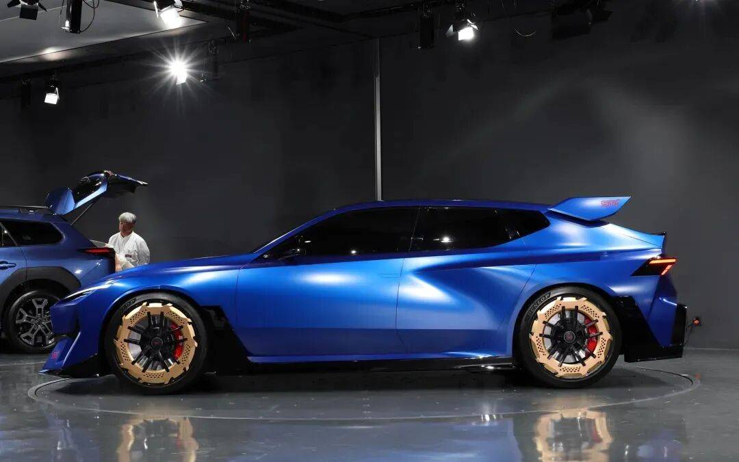 斯巴魯全新STI概念車亮相車展,電動+燃油,久違了!