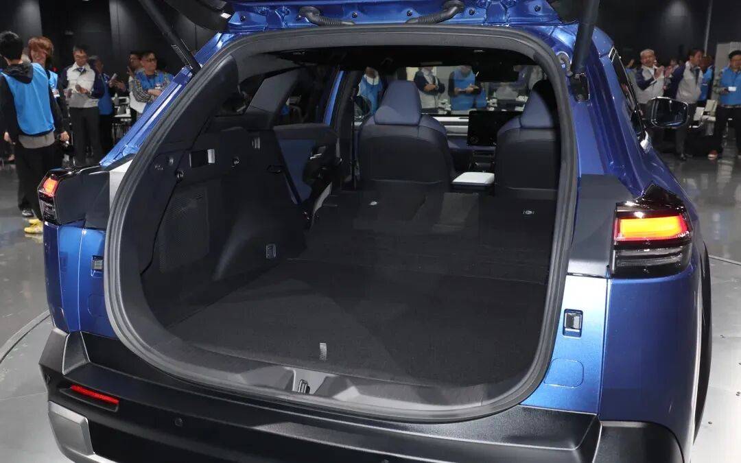 斯巴魯全新STI概念車亮相車展,電動+燃油,久違了!