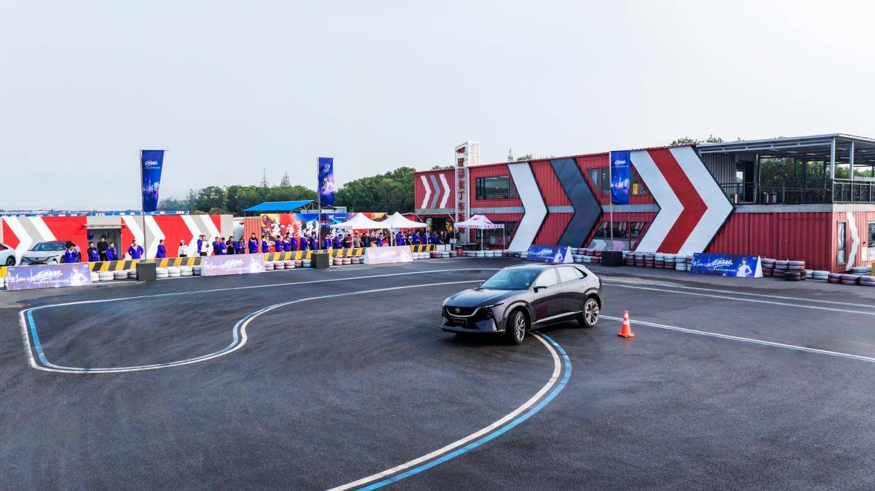 長安馬自達EZ-60電動SUV福利再升級!粉絲盛典揭曉新權益