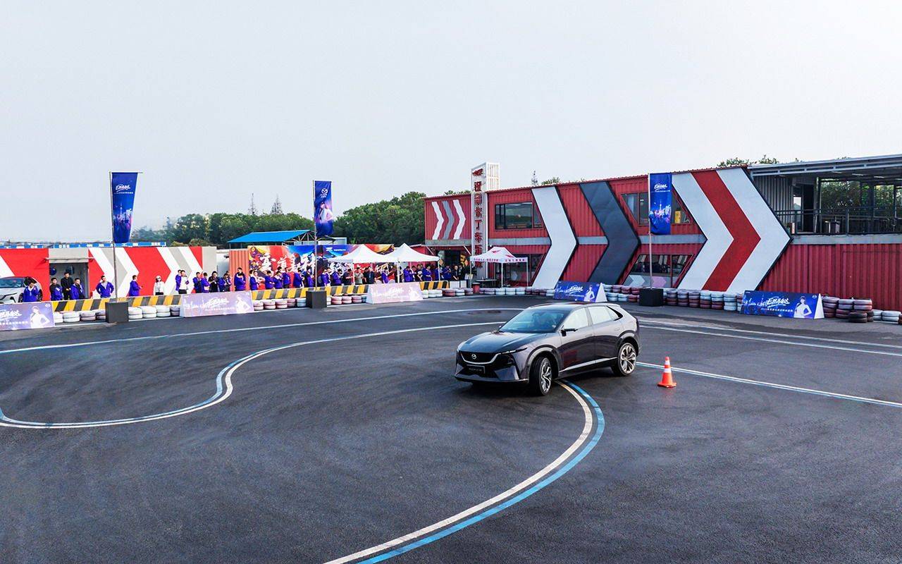 權威獎項背書王心凌代言 長安馬自達EZ-6官降11.98萬起