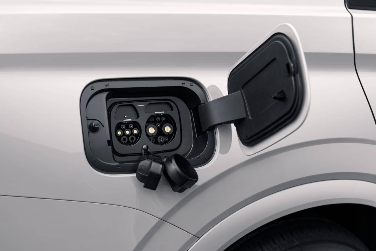 11.98萬享20萬越級體驗!第三代藍電E5 PLUS堪稱“六邊形戰士”