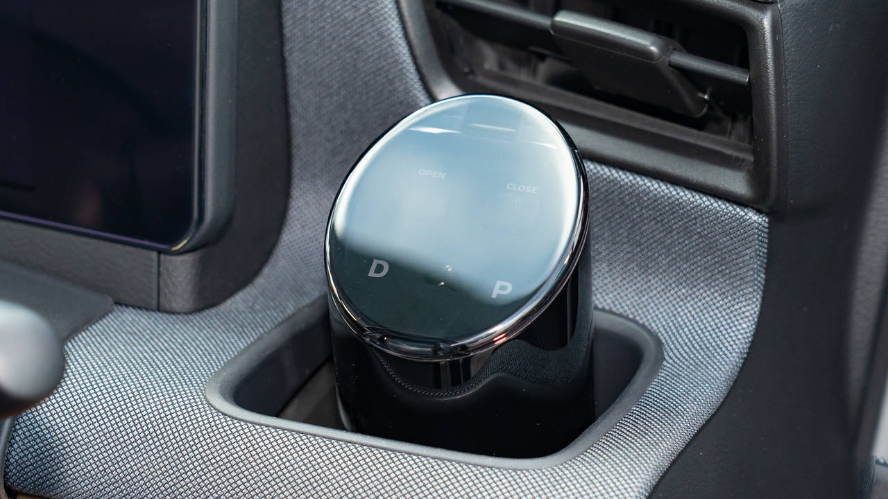 電動車變移動發(fā)電站?日產(chǎn)推出創(chuàng)新太陽能電池板!