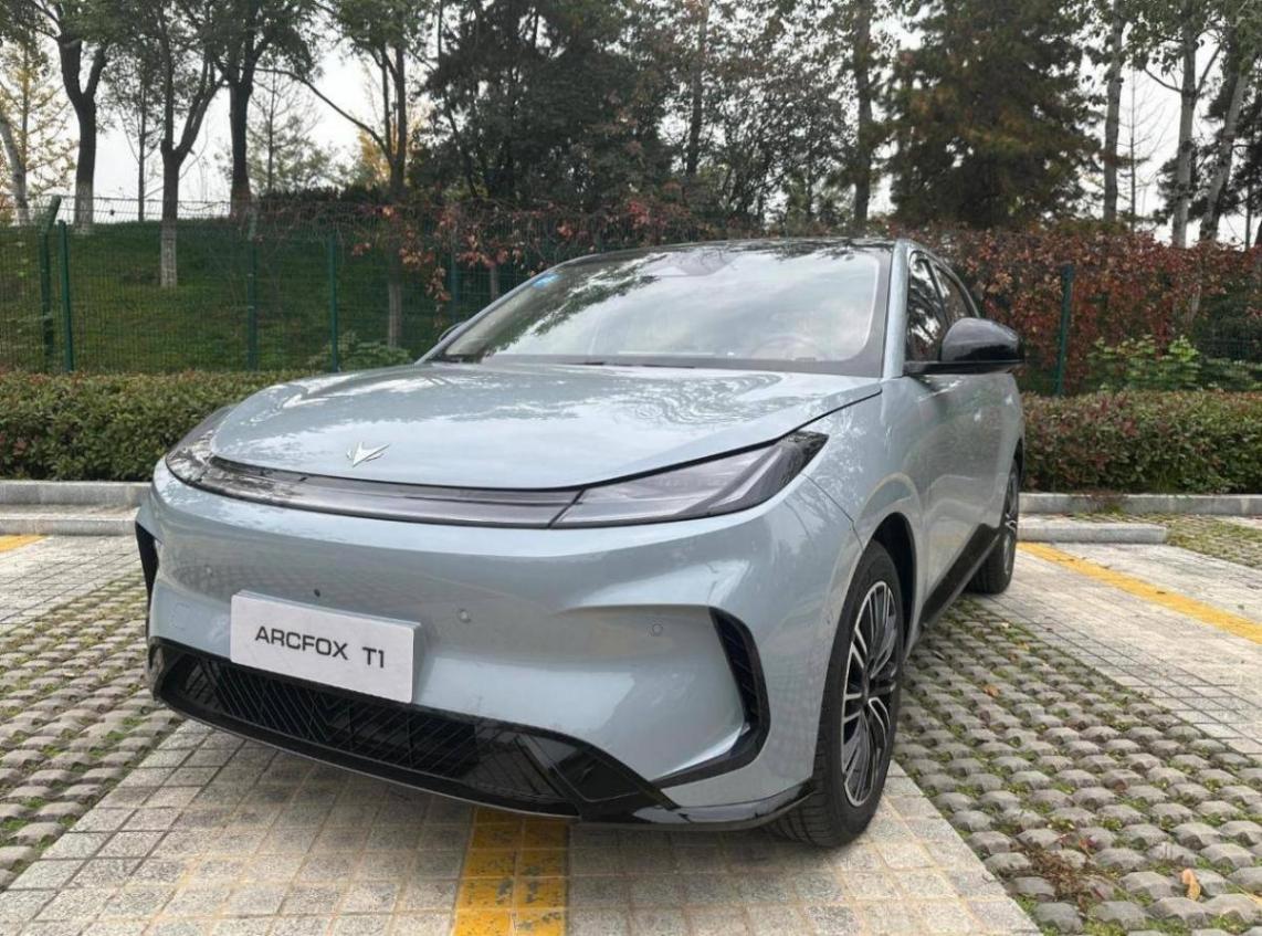 深度試駕極狐T1,A0級(jí)純電市場(chǎng)的價(jià)值破局者