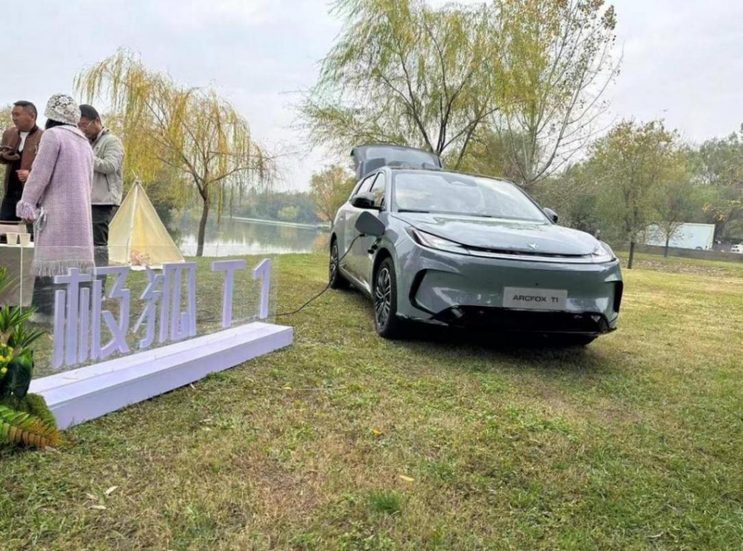深度試駕極狐T1,A0級(jí)純電市場(chǎng)的價(jià)值破局者