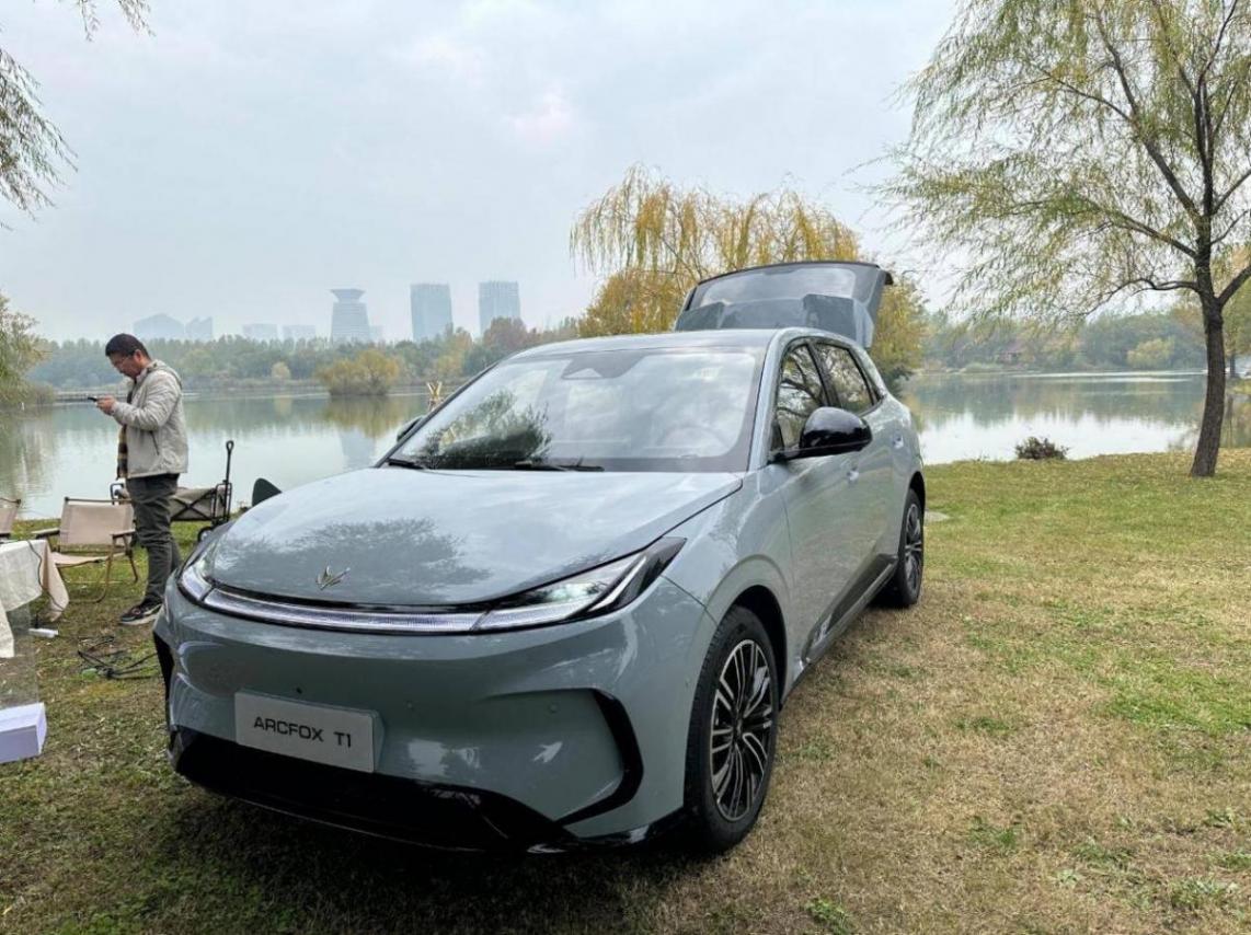 深度試駕極狐T1,A0級(jí)純電市場(chǎng)的價(jià)值破局者